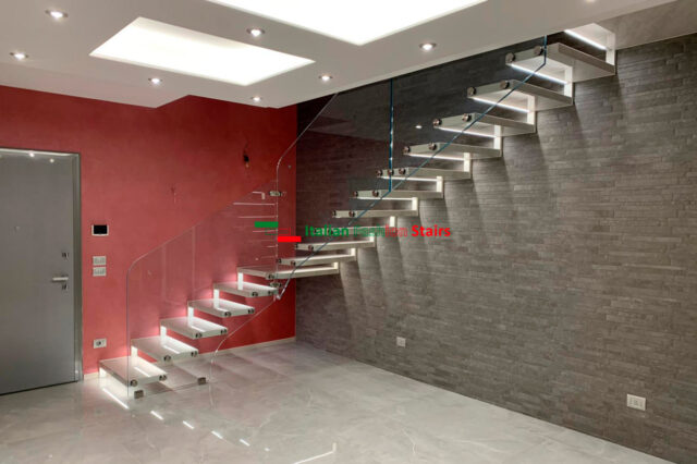 scala sospesa con led